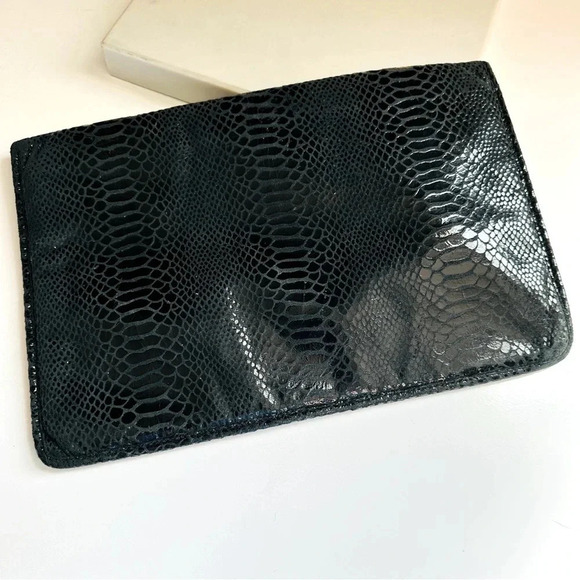 Micheal Kors Clutch/Ipad/Laptop Sleeve - Picture 3 of 8